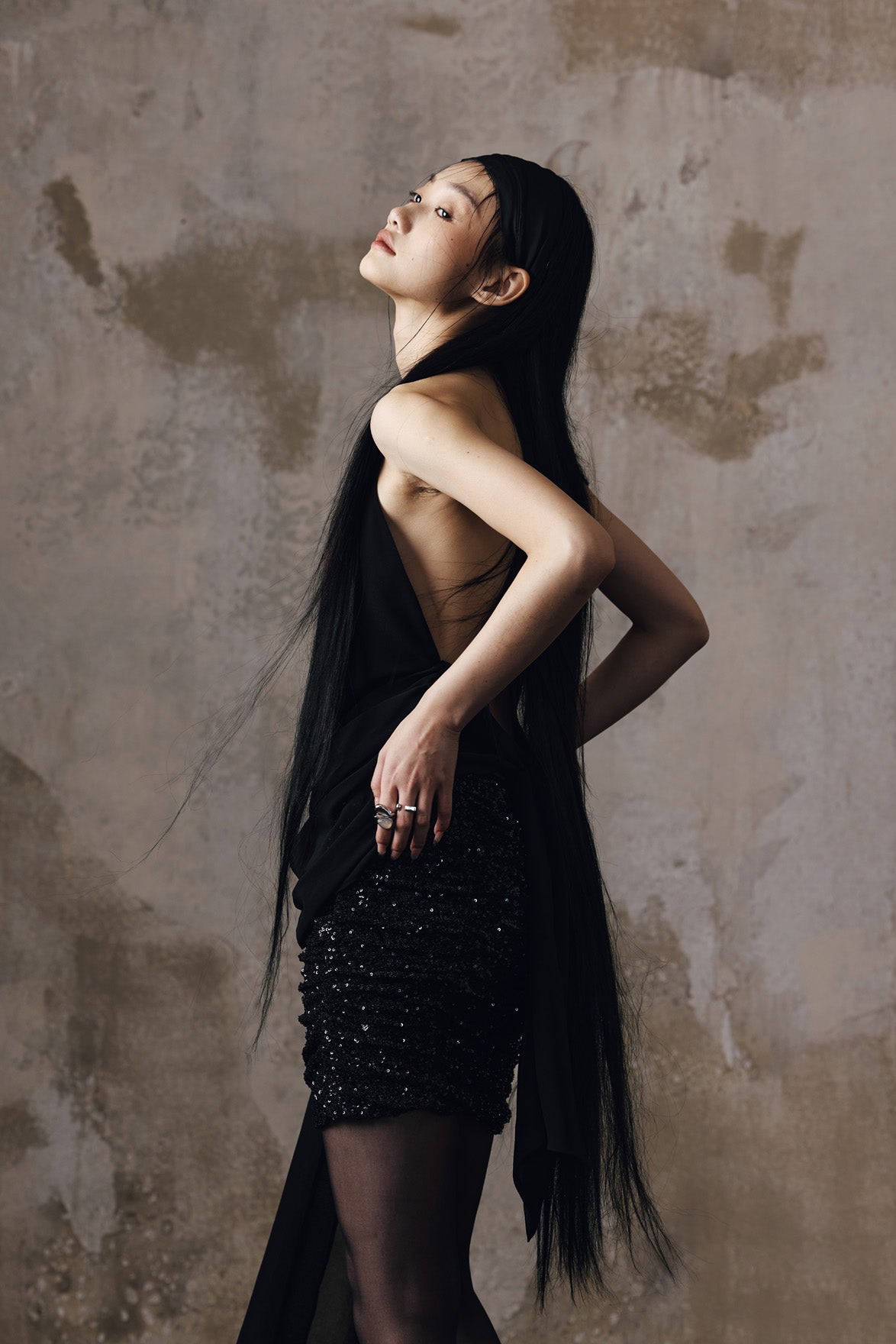 Hanging neck top with a sense of drape